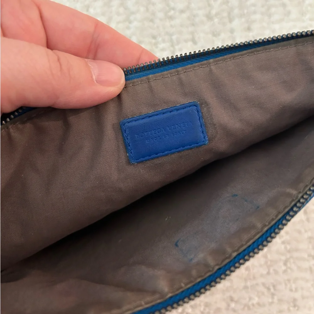Bottega Veneta Blue Leather Zippy Pouch - Picture 12 of 14